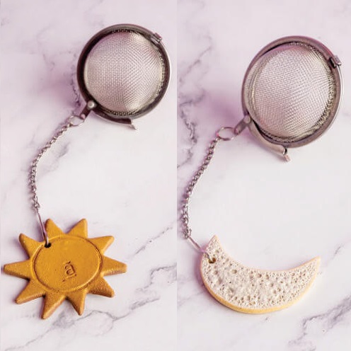 Infusor de Chá em Inox Globinho e Pingente Astrológico